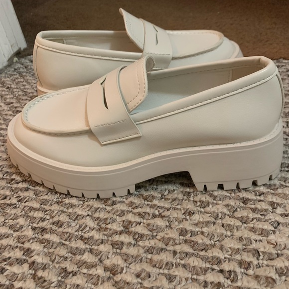 NWOT Madden Girl loafer . - Picture 2 of 6